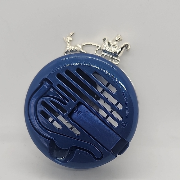 Bath & Body Works Sale Silver and Blue Globe Traveling Santa Visor Clip New - Picture 2 of 4